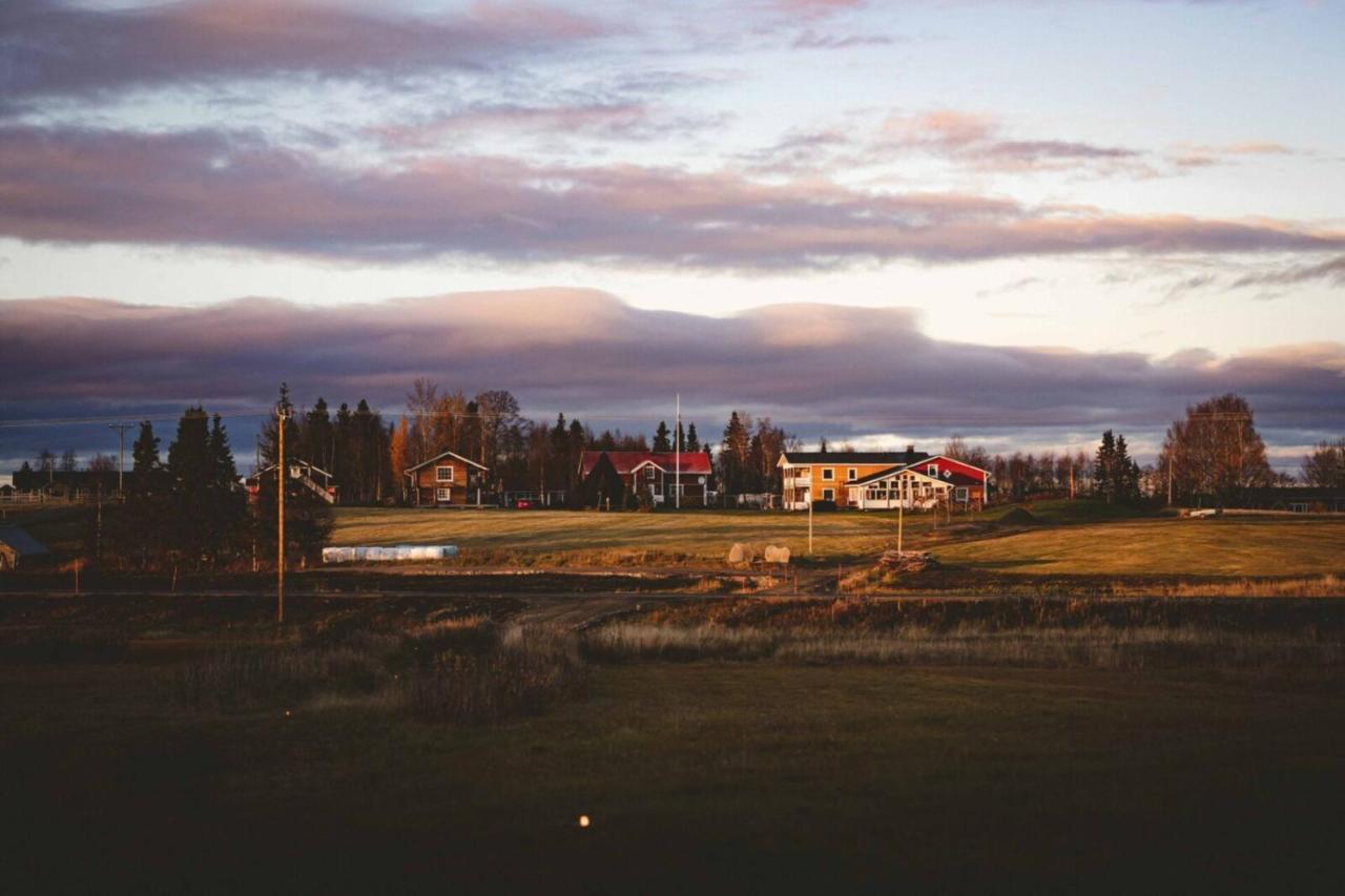 Loma-Paksu Hotel Köngäs Buitenkant foto